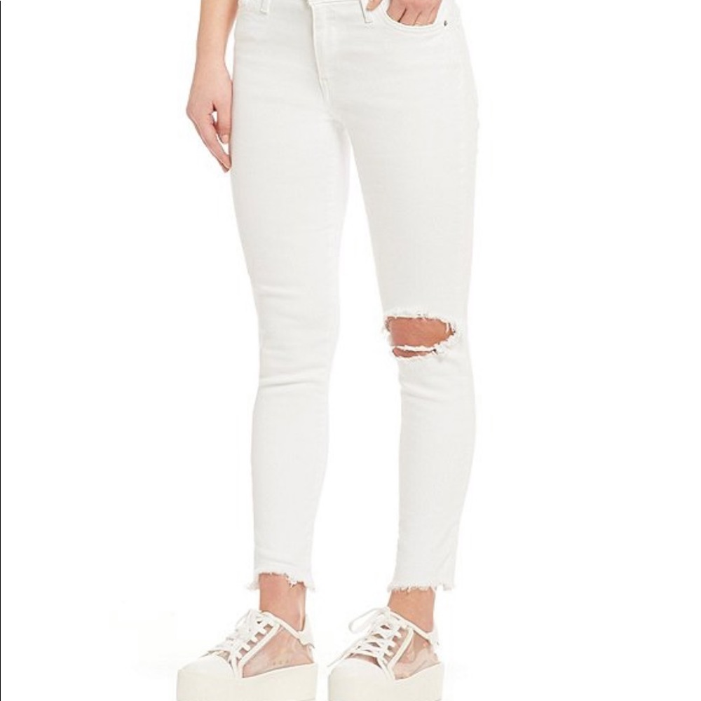721 Levi’s High Rise Distressed Jeans
